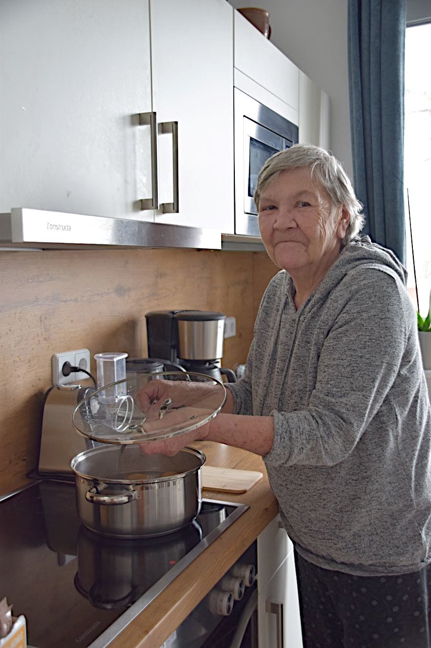 Trotz Pflegebedürftigkeit lebt Gisela Franz so selbstbestimmt wie möglich im Senioren-Quartier in Rathenow